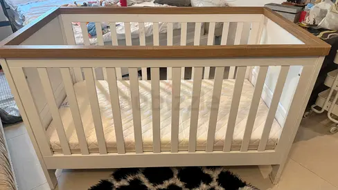 Stylish Wooden Baby Crib for Sale