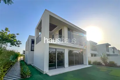 Luxury Living | Near The Pool | Single Row