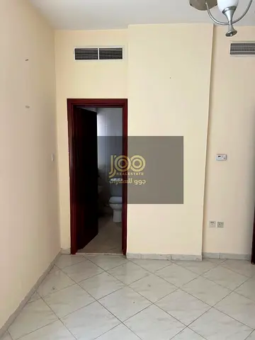 للايجار السنوي في ام القيوين شقه بجوار شارع الملك فيصل وقريبه جدا من اللؤلؤ الجديد