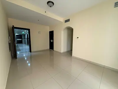 **شقة غرفتين وصالة للإيجار مساحة واسعة مع باركن مجاني
