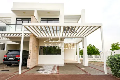 Corner Spacious 4BR Villa Lake view