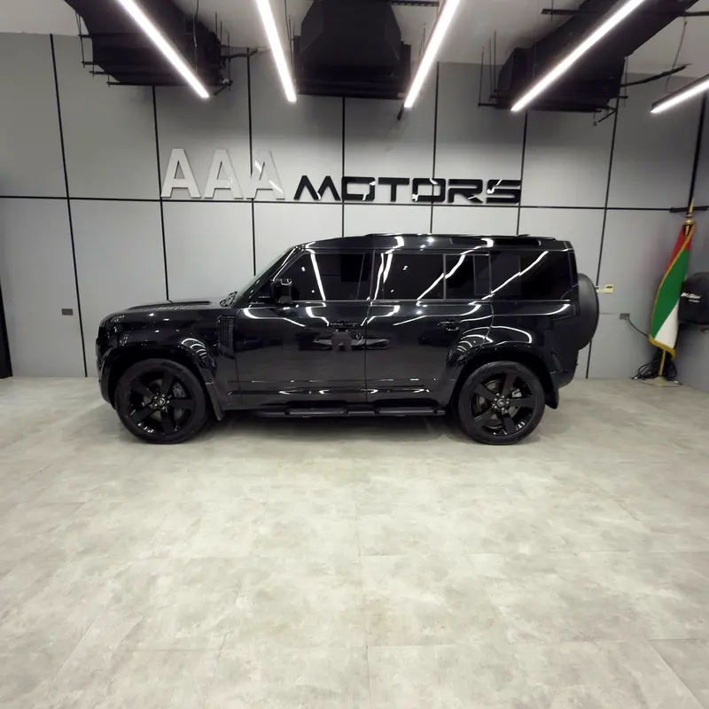 Land Rover Defender 2024 — photo 1 of 5