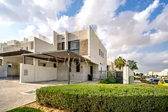 LARGE CORNER PLOT | MODERN TOUCH | FULLY FURNISHED
