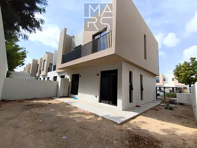 تاون هاوس للإيجار تاون هاوس مميز للإيجار موقع كورنر (زاوية) يمنح خصوصية أعلى عدد 3 غرف نوم واسعة