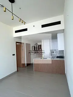 1BR Apartment | Pool &amp; Skyline View | Balcony