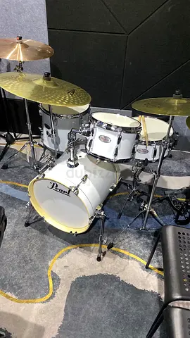 Pearl 5-Piece Drum Kit (White) with Cymbals  Hardware