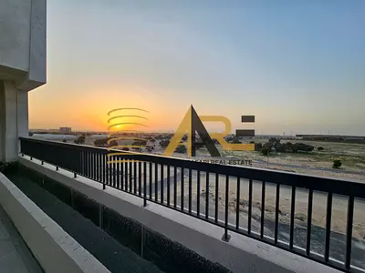 شقة بنتهاوس جديدة تمامًا مكونة من غرفتي نوم وصالة، مع مخزن وغرفة للخادمة