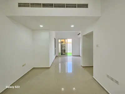 LIKE A NEW 4 MASTER BEDROOM VILLA ONE ROOM DOWNSTAIRS SHARE SWIMMING POOL