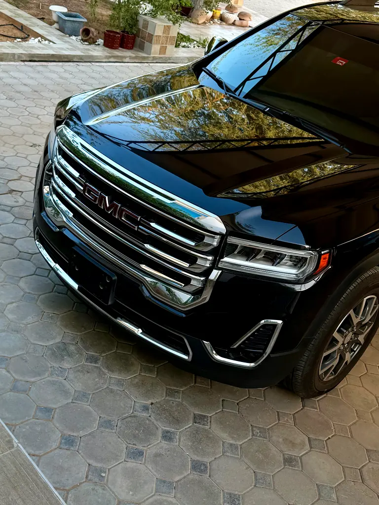 GMC Acadia 2023 — photo 1 of 9