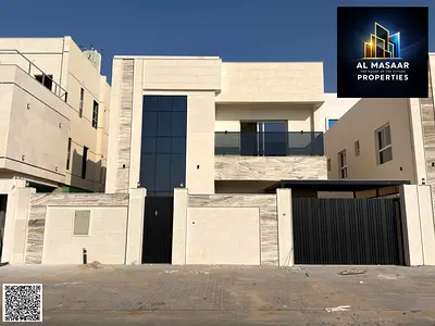 A bargain price for a 5-bedroom villa with a master suite and rooftop terrace, opposite Azhi Mall and close to all services on the main street. Freeho