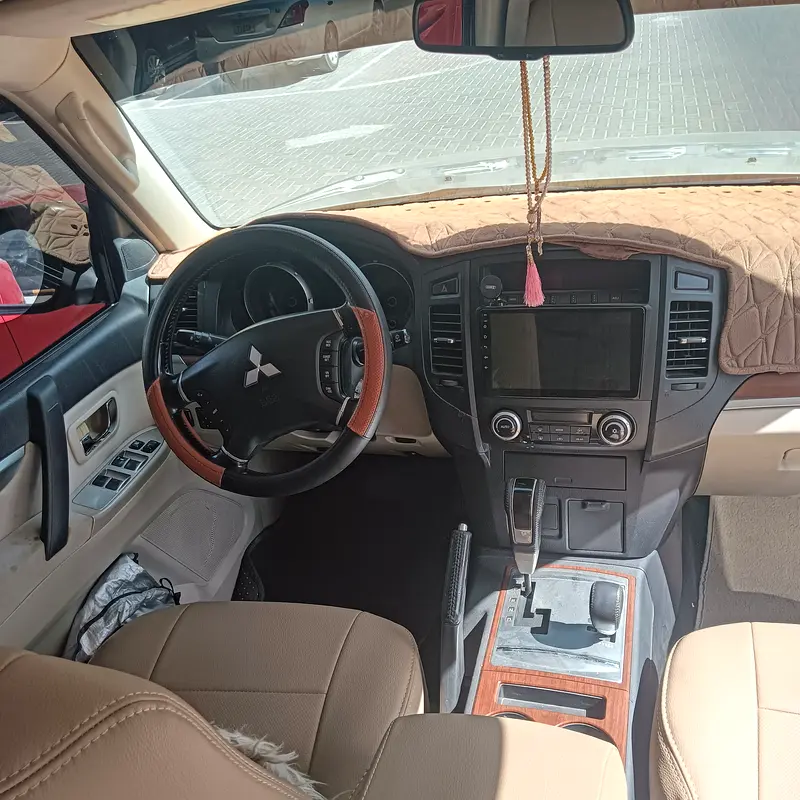 Mitsubishi Pajero 2009 — photo 1 of 10