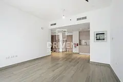Spacious Apartment in Waters Edge | Prime Location