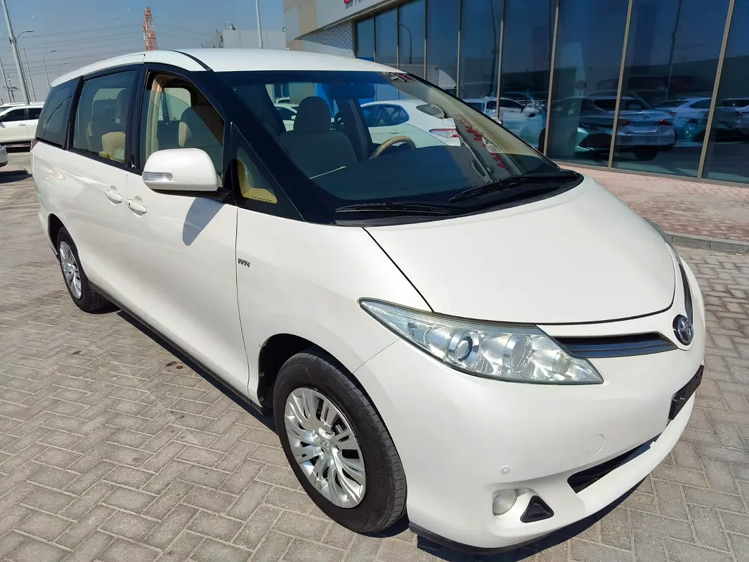 Toyota Previa 2019 — photo 1 of 19