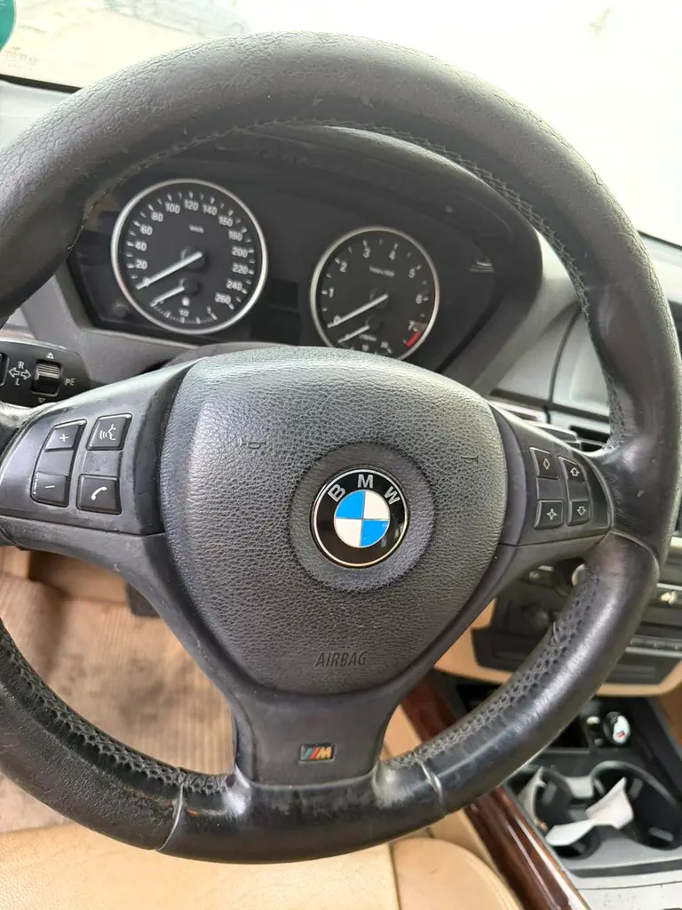 BMW X5 2009 — photo 1 of 12