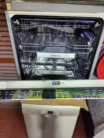 Siemens iq700 latest model built-in dishwasher — good working condition