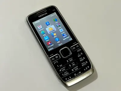 Nokia E52