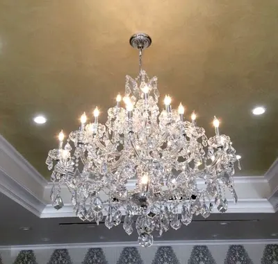 Im selling my 16-light crystal chandelier - working, good condition
