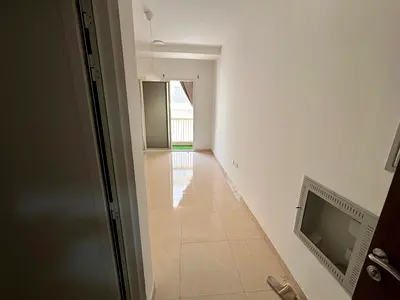 A great opportunity to live in a quiet and desirable area, with a spacious layout suitable for families and professionals.