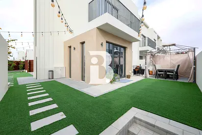 3 side Corner | Notice Served | Rented