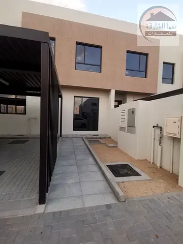 A distinctive townhouse in Nasma, with a prime location and a great price.