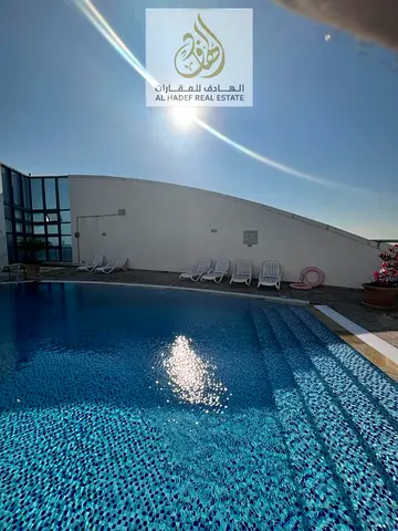 🔥 عرررررررض لقطة لا يتكرر! 🌊 إطلالة بحرية خيالية في قلب الشارقة! 🏙️