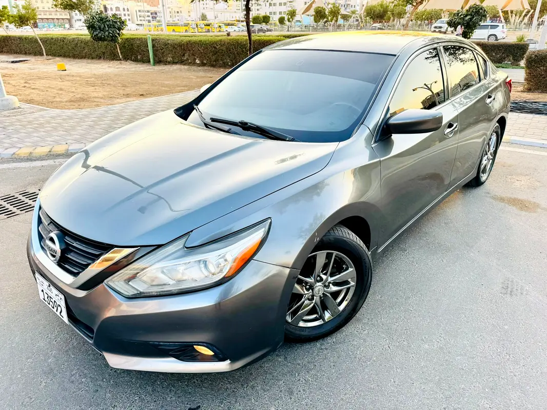 Nissan Altima 2016 — photo 1 of 3