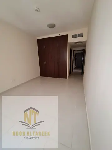شقة للايجار السنوي المجاز 3  غرفه وصاله  2حمام و بلكون  باركينج مجاني