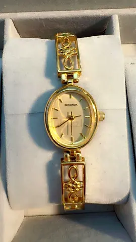 Elegant Sekonda Gold Watch