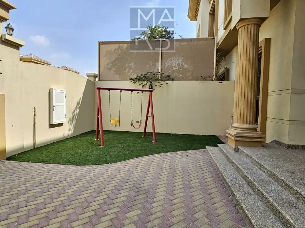 فيلا جاهزة للسكن – تخطيط واسع
