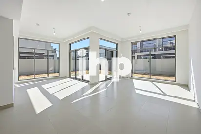 1 min to Lagoon |Close to amenities | Specious