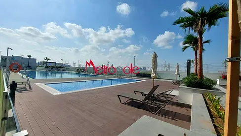 Beautiful studio with Burj Khalifa and Skyscraper View | Ready to move in | Multiple cheque option