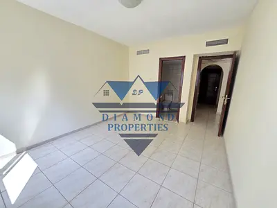Hot offer neat and clean building family building spacious flat 2bhk two full washrooms Cantral AC just in 35k