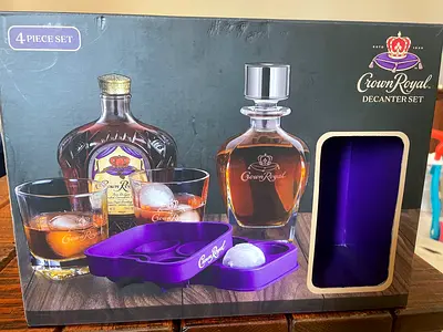 Crown Royal glass whisky decanter set with 2 tumblers