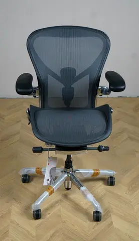 Model Remastered Version V2 Herman Miller Aeron Chair C Size – Graphite Polished Full Option