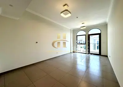 Spacious 2 BHK | Closed Kitchen | Central Location