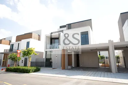 قطعة أرض فيلا من 4 غرف نوم | إيلي صعب 1 | إطلالة على الحديقة