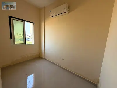 للايجار استديو مطبخ منفصل مساحات واسعه و موقع مميز قريب الخدمات و بجانب شارع محمد بن زايد في العاليه ب 20 الف