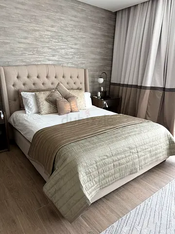 Elegant Bed Set with Plush Headboard