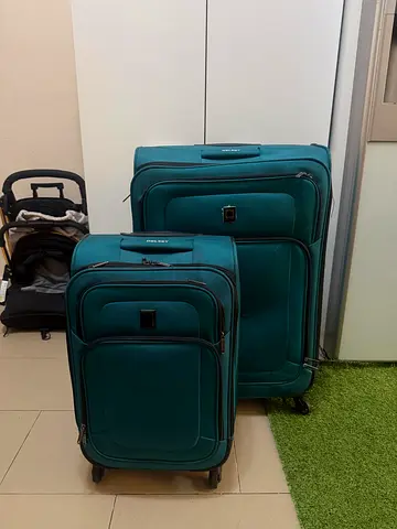 Spacious Teal Luggage Suitcase Set Large And Cabin Sized 2 items