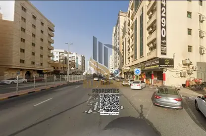فرصة استثمارية مميزة في واحدة من أكثر المناطق حيوية في عجمان، حيث تقع الأرض مباشرة على شارع الكويت في منطقة النعيمية 2، وهو من الشوارع الرئيسية التي ت