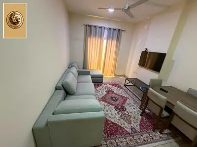 شقة مفروشة للإيجار الشهري    الروضة 3 – موقع مميز  التفاصيل:
