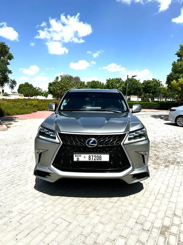 Lexus LX-Series 2016 — photo 1 of 17
