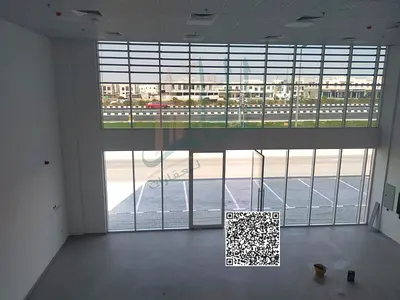 معرض تجاري في موقع استراتيجي علي الشارع الرئيسي