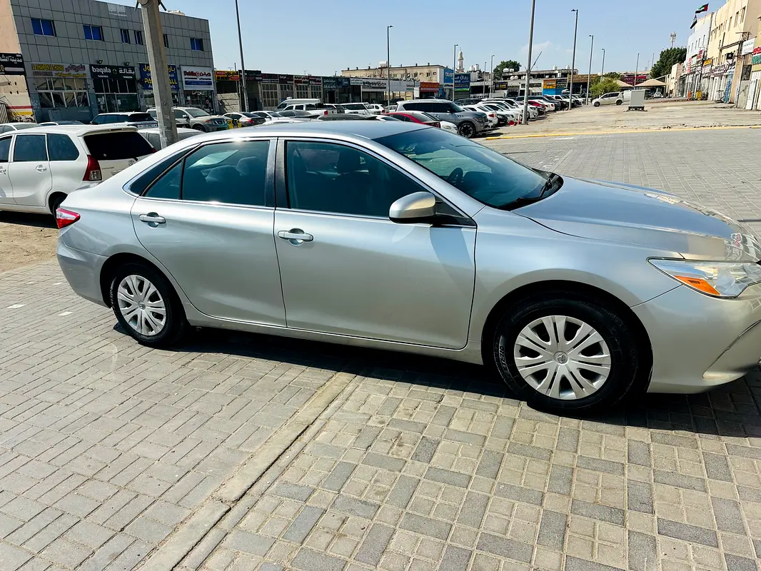 Toyota Camry 2016 — photo 1 of 11