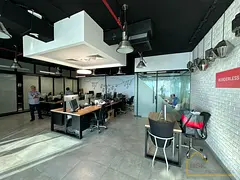 AC Free - Next to Tram - 162K