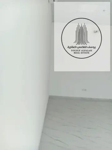 محلات صناعية1 عجمان 323 قدم مناسبة تجارة وتخزين خفيف