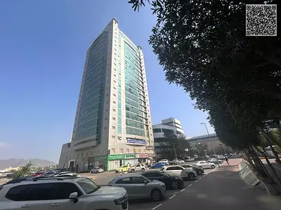 شقة غرفة وصالة مع مطبخ وخزائن وحمام بالإيجار بالفجيرة