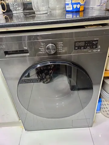 LG Front load washing machine 9 kg (BRAND NEW)