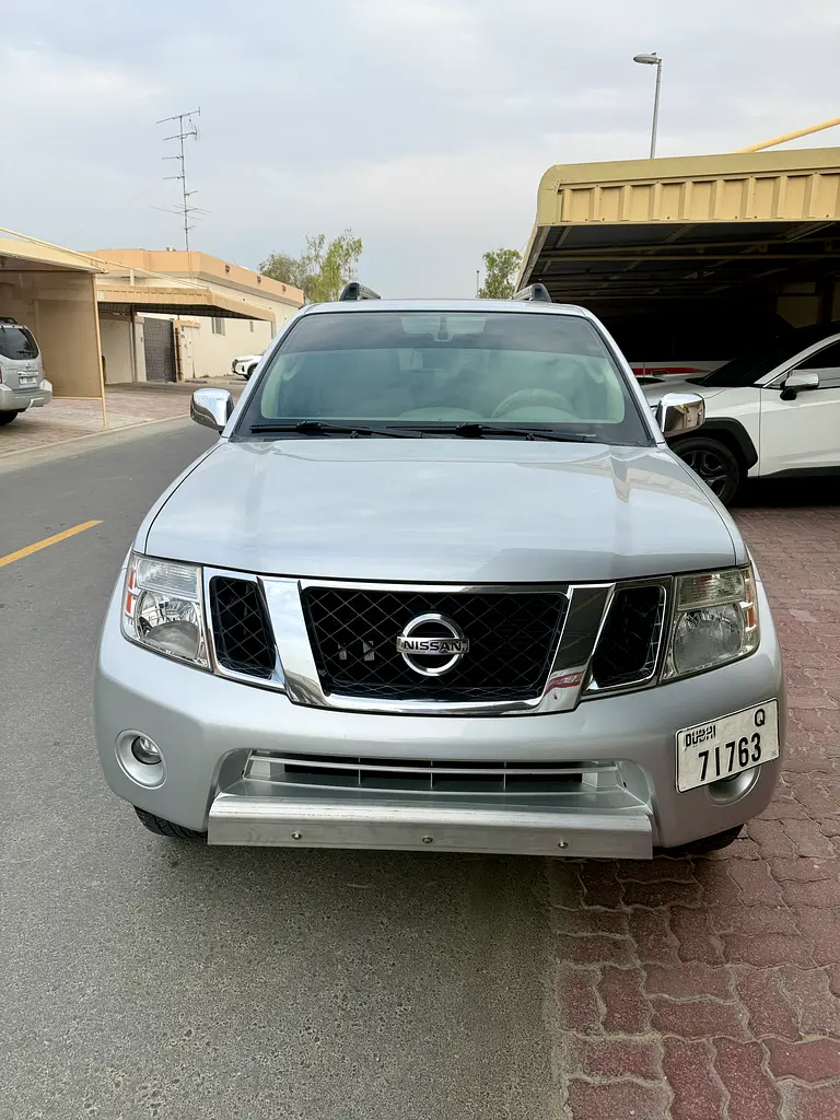 Nissan Pathfinder 2012 — photo 1 of 12