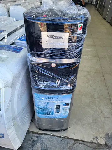 Bottom load water dispenser